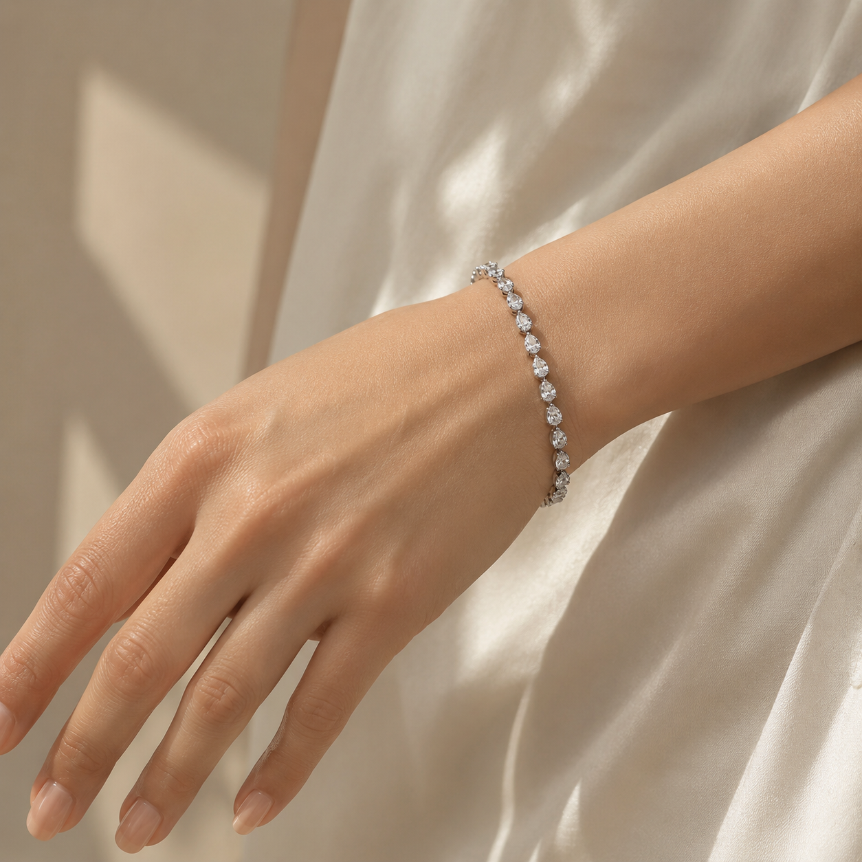 Pearl Éclat Pear Tennis Bracelet