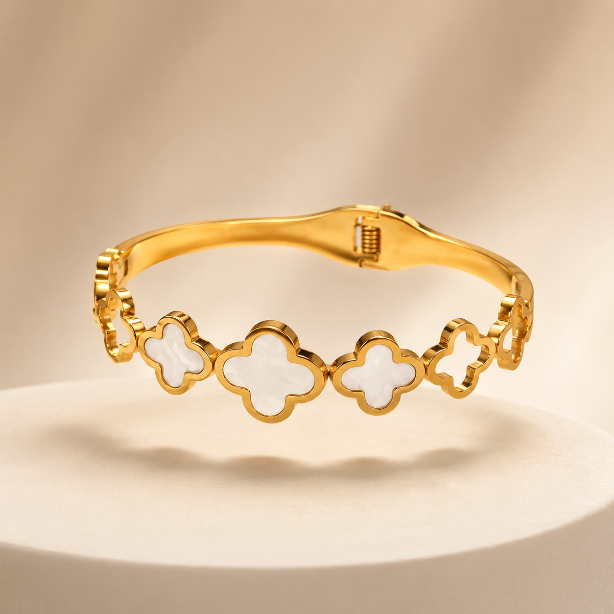 Mother of Pearl Clover Bracelet