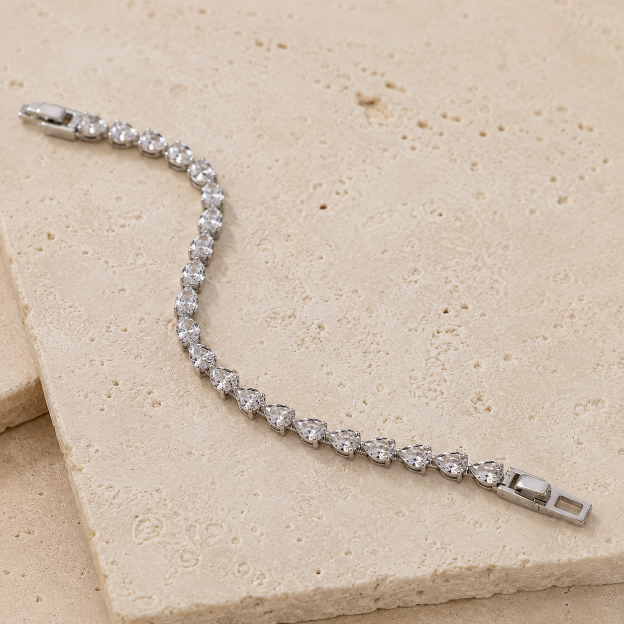 Pearl Éclat Pear Tennis Bracelet