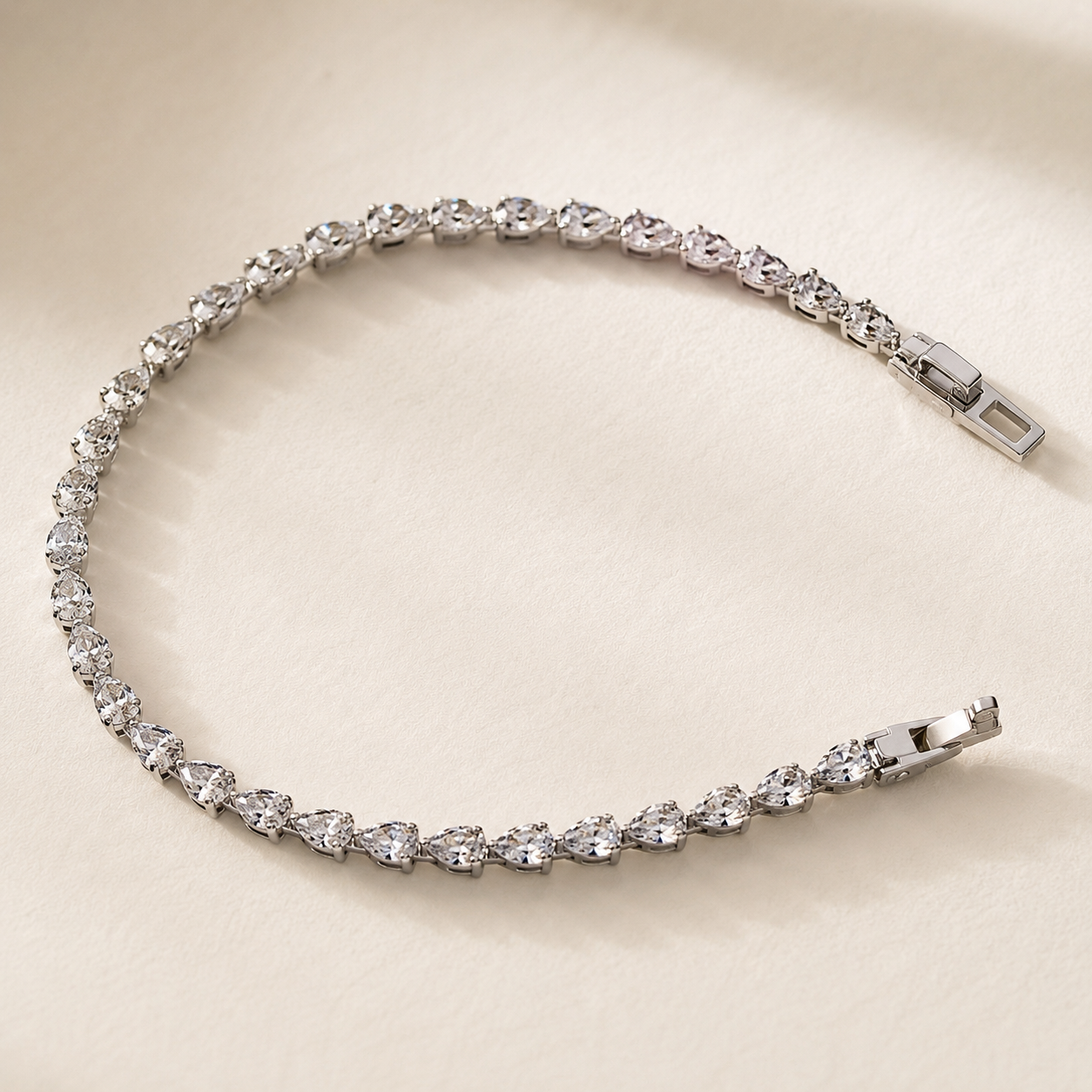 Pearl Éclat Pear Tennis Bracelet
