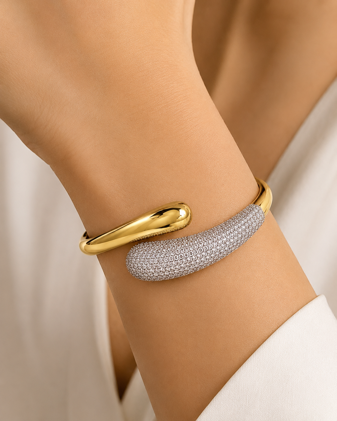 Éclat Pavé Gold Bangle