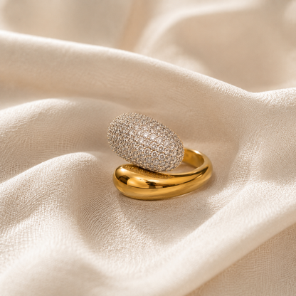 Éclat Pavé Gold Statement Ring