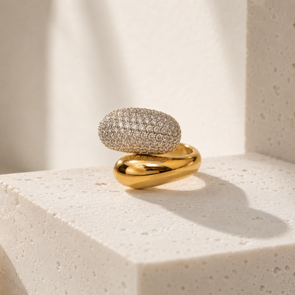 Éclat Pavé Gold Statement Ring