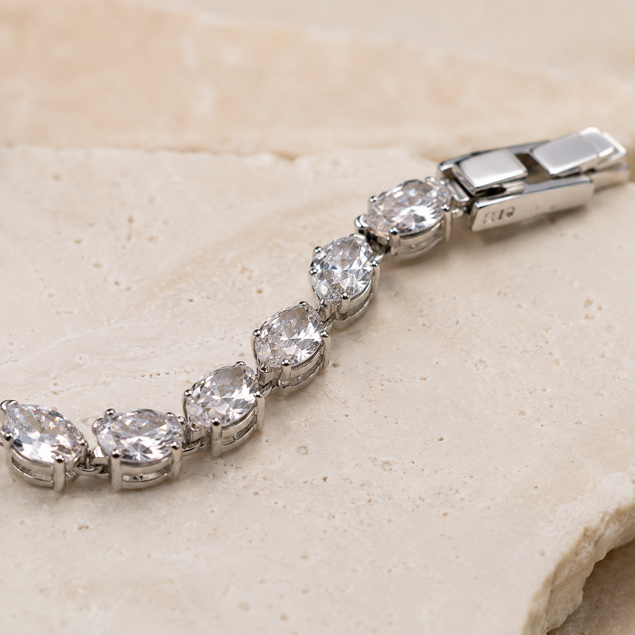 Pearl Éclat Pear Tennis Bracelet